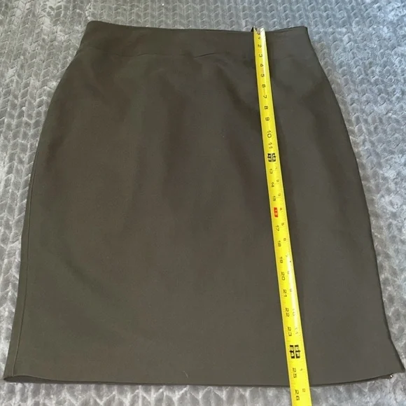 Express Pencil Skirt. Size 12. Full Length Side zipper. - Picture 4 of 9